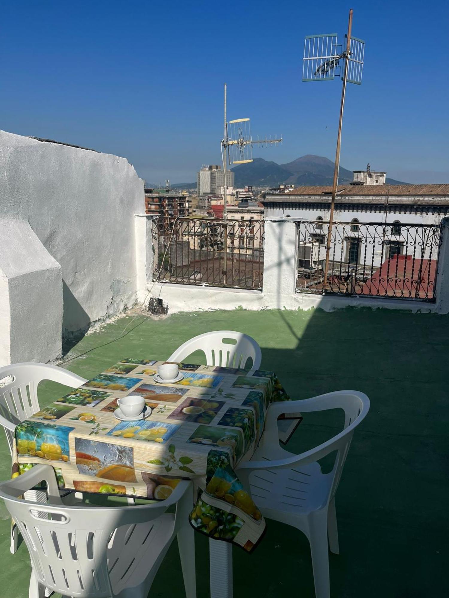 Casa La Terrazza Dei Tribunali Napoli Bagian luar foto